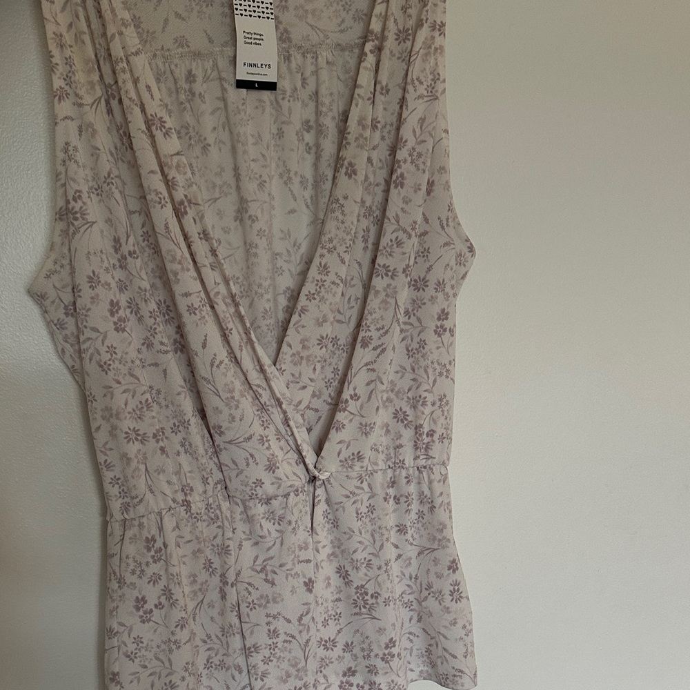 Gilli Lavender Floral Sleeveless Blouse